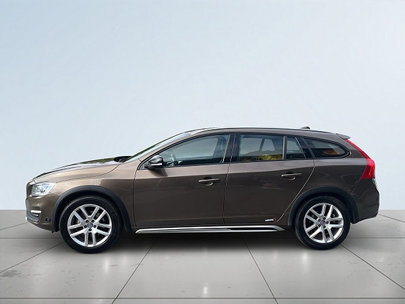 Volvo V60 Cross Country 4 of 5