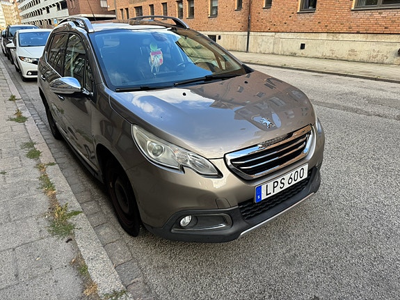Peugeot 2008 2 of 5