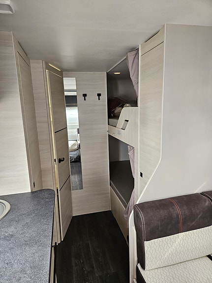 Caravelair Artica 586 family 5 of 8