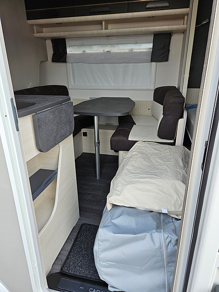 Caravelair Artica 586 family 6 of 8