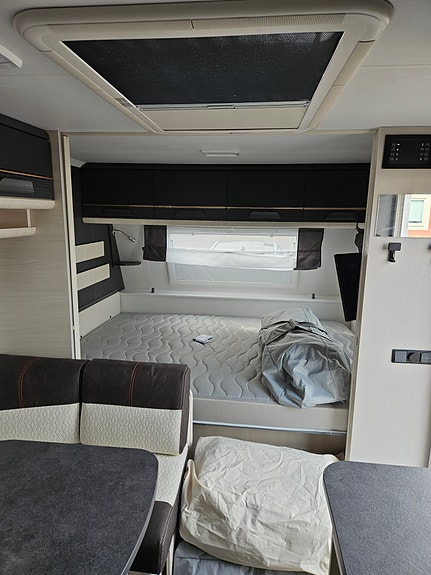 Caravelair Artica 586 family 4 of 8