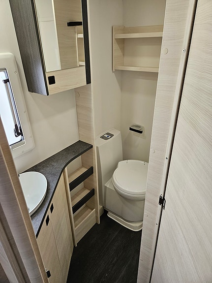 Caravelair Artica 586 family 7 of 8