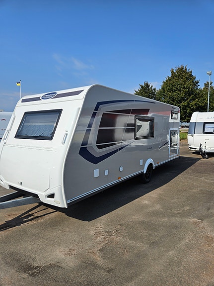 Caravelair Artica 586 family 2 of 8