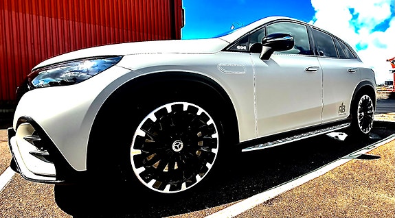 Mercedes-Benz EQE SUV 4 of 9