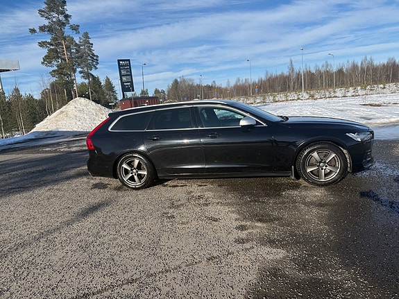 Volvo V90 2 of 5