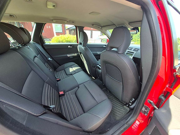 Volvo V50 2 of 4