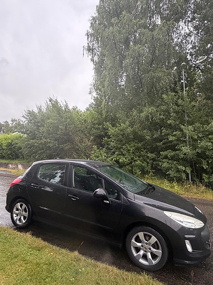 Peugeot 308 2 of 5