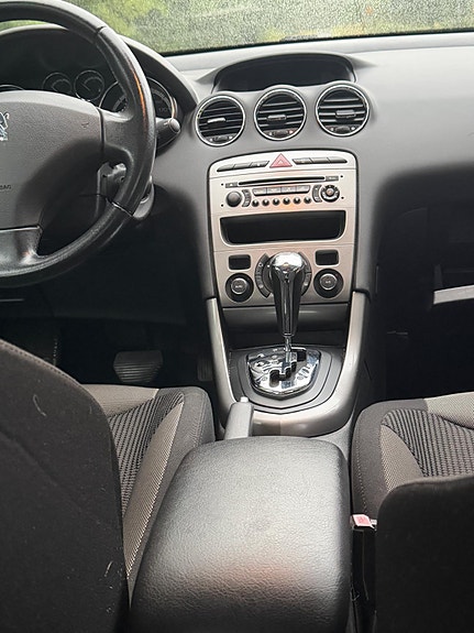 Peugeot 308 4 of 5