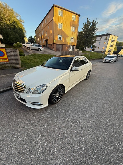 Mercedes-Benz E250 2 of 14