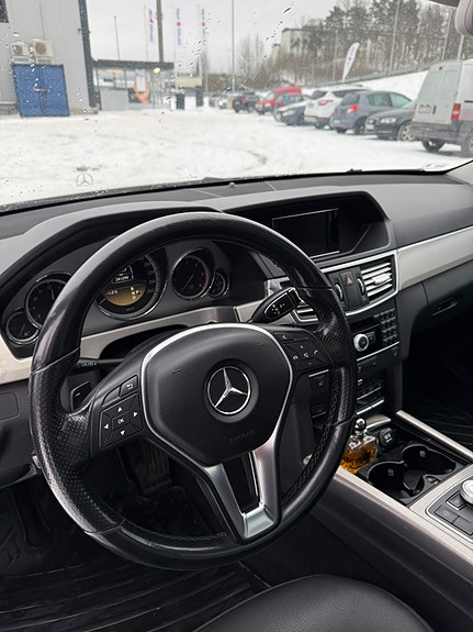 Mercedes-Benz E250 5 of 14