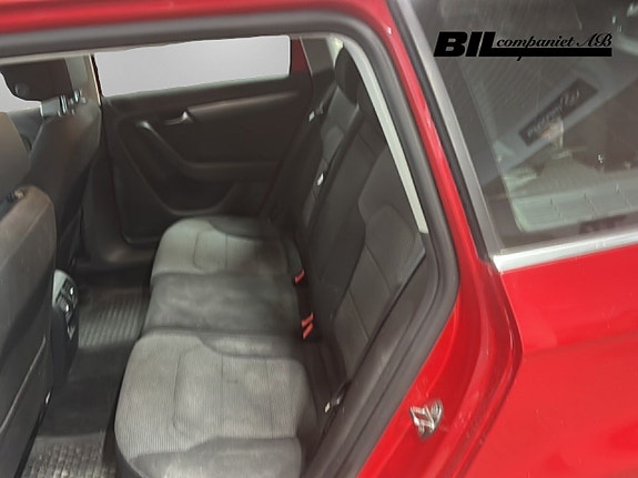 Volkswagen Passat 9 of 15