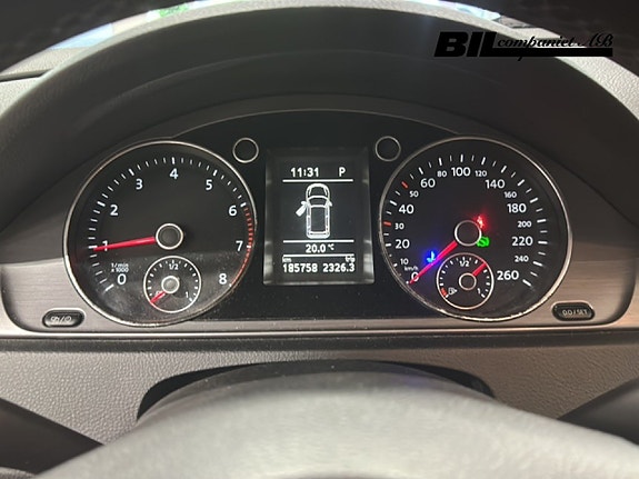 Volkswagen Passat 10 of 15