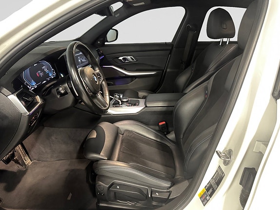 BMW 330e 10 of 19
