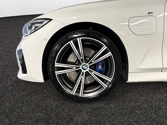 BMW 330e 15 of 19