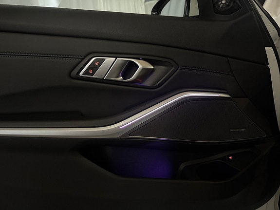 BMW 330e 18 of 19