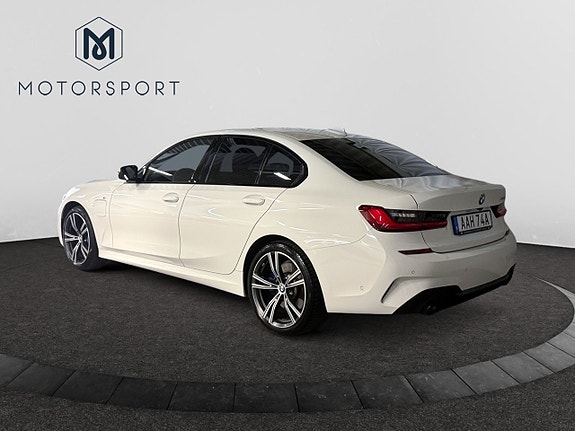 BMW 330e 4 of 5