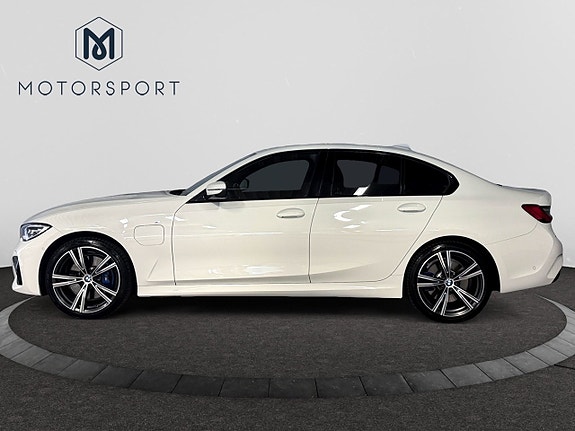 BMW 330e 3 of 5