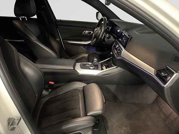 BMW 330e 17 of 19