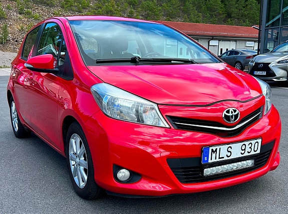 Toyota Yaris 2 of 5