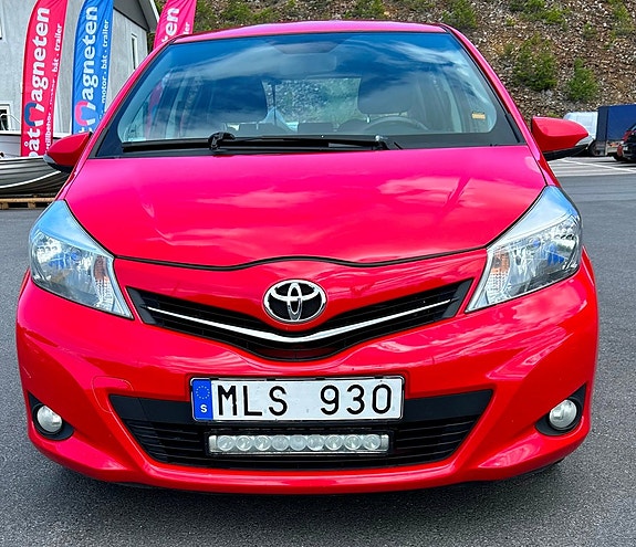 Toyota Yaris 3 of 5