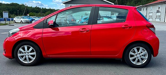 Toyota Yaris 4 of 5