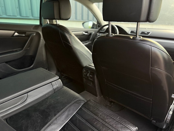 Volkswagen Passat 13 of 14