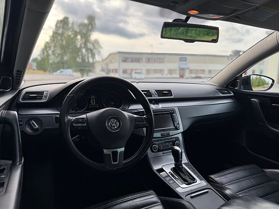 Volkswagen Passat 11 of 14