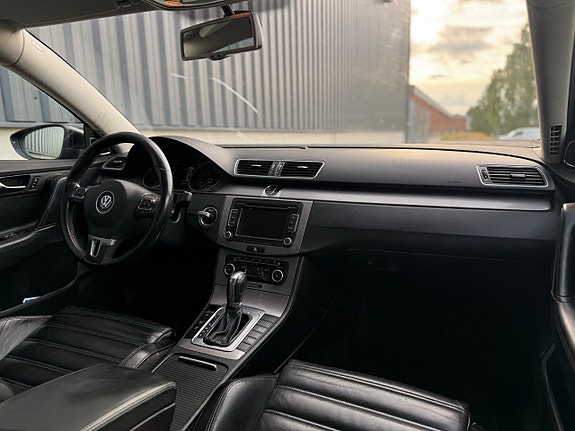 Volkswagen Passat 12 of 14