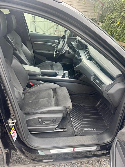 Audi e-tron 6 of 8