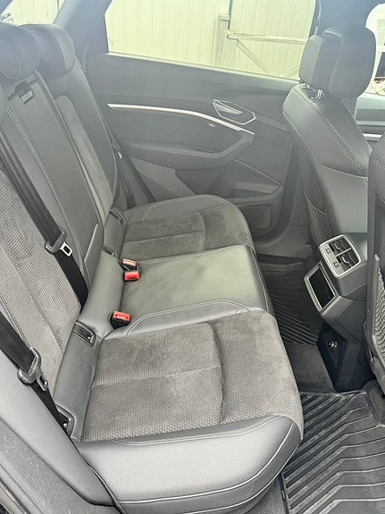 Audi e-tron 7 of 8