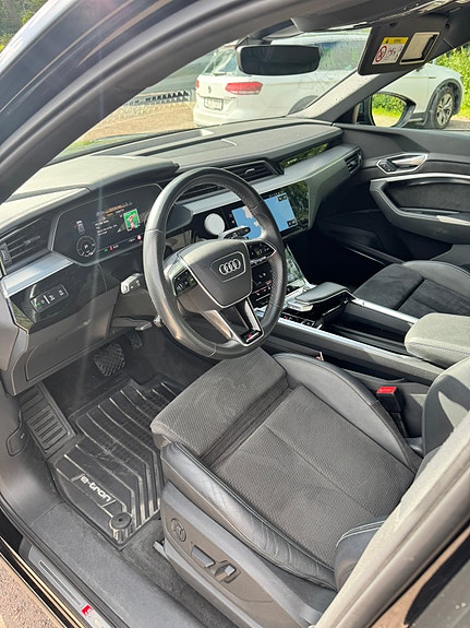 Audi e-tron 5 of 5