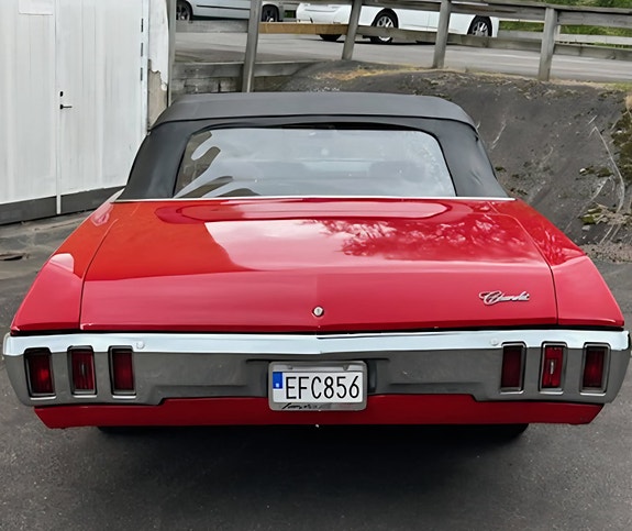 Chevrolet Impala 4 of 5