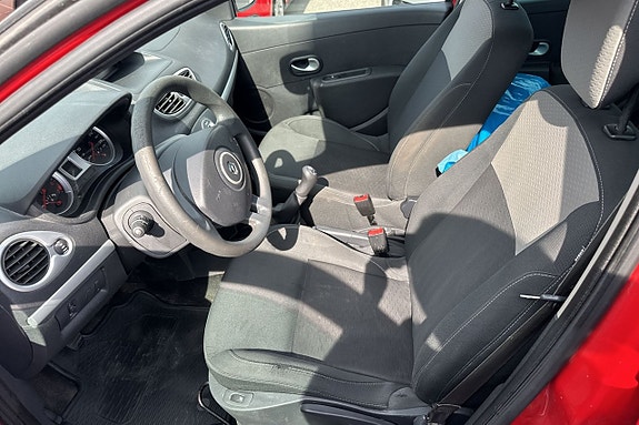 Renault Clio 10 of 14