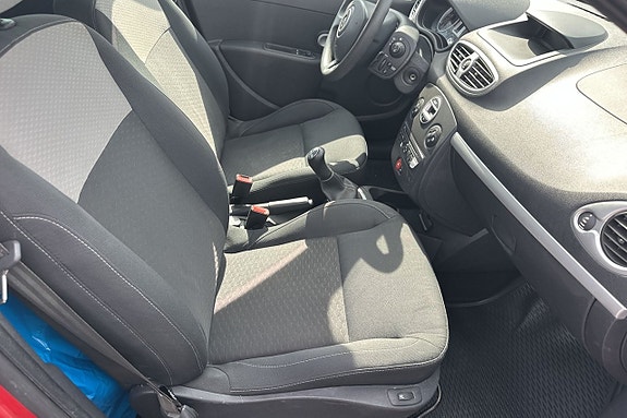 Renault Clio 11 of 14