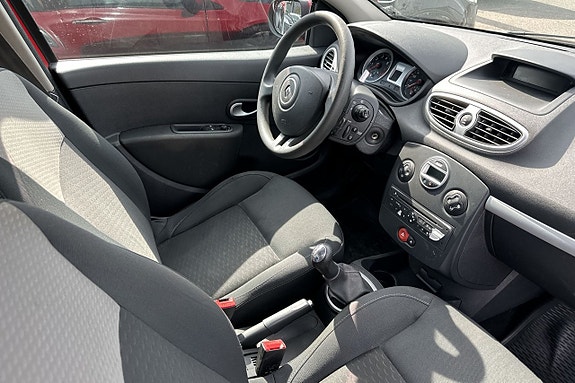 Renault Clio 12 of 14
