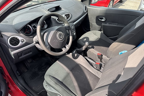 Renault Clio 9 of 14