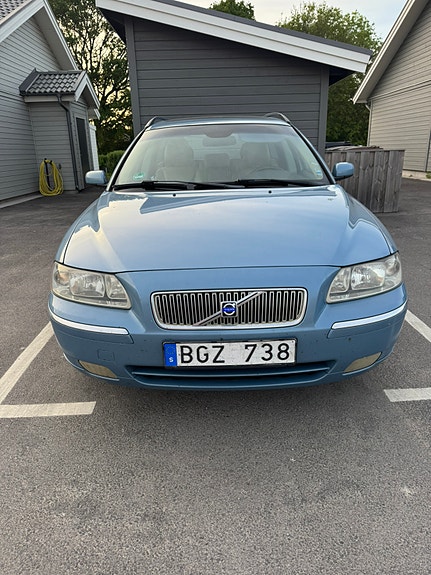 Volvo V70 3 of 3