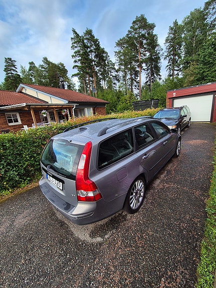 Volvo V50 3 of 5
