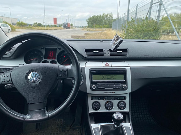 Volkswagen Passat 3 of 5