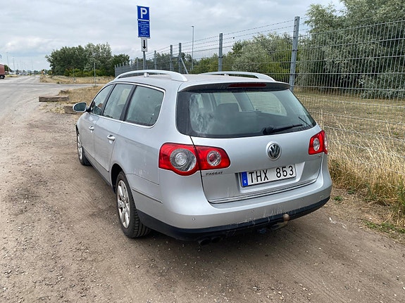 Volkswagen Passat 2 of 5