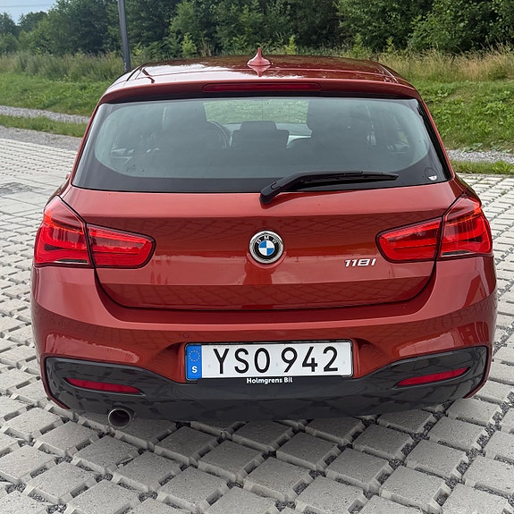 BMW 118i 4 of 14
