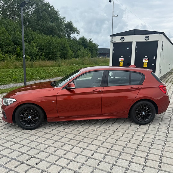 BMW 118i 2 of 14
