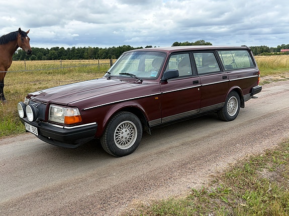 Volvo 240 4 of 5