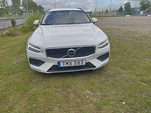 Volvo V60 2 of 5