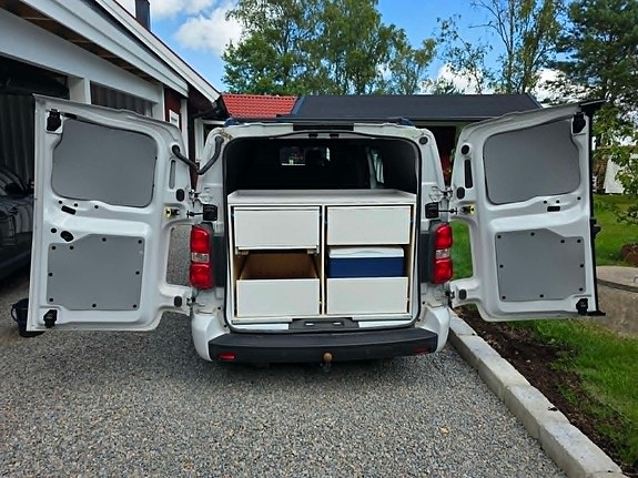 Peugeot E-Expert Camper L3 4 of 8