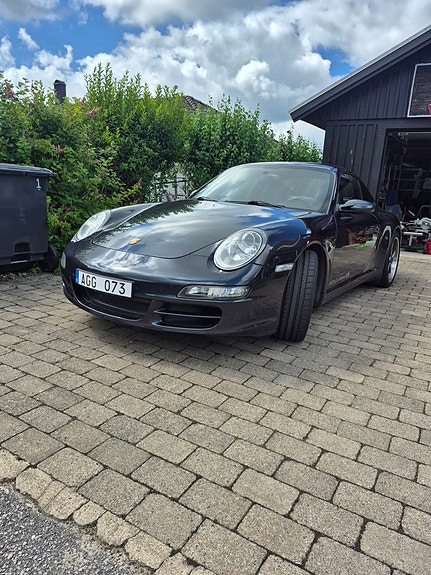 Porsche 911 Carrera 4S 2 of 5