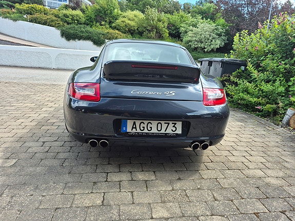 Porsche 911 Carrera 4S 3 of 5