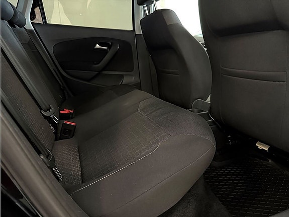 Volkswagen Polo 10 of 16