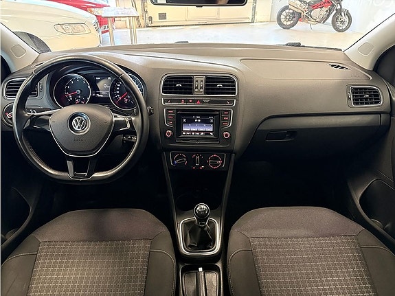 Volkswagen Polo 13 of 16