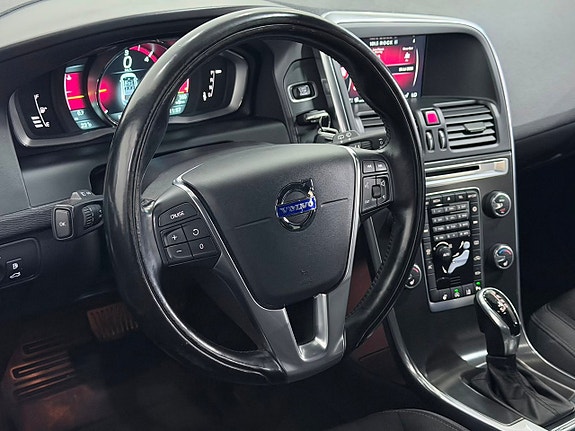 Volvo XC60 2 of 5